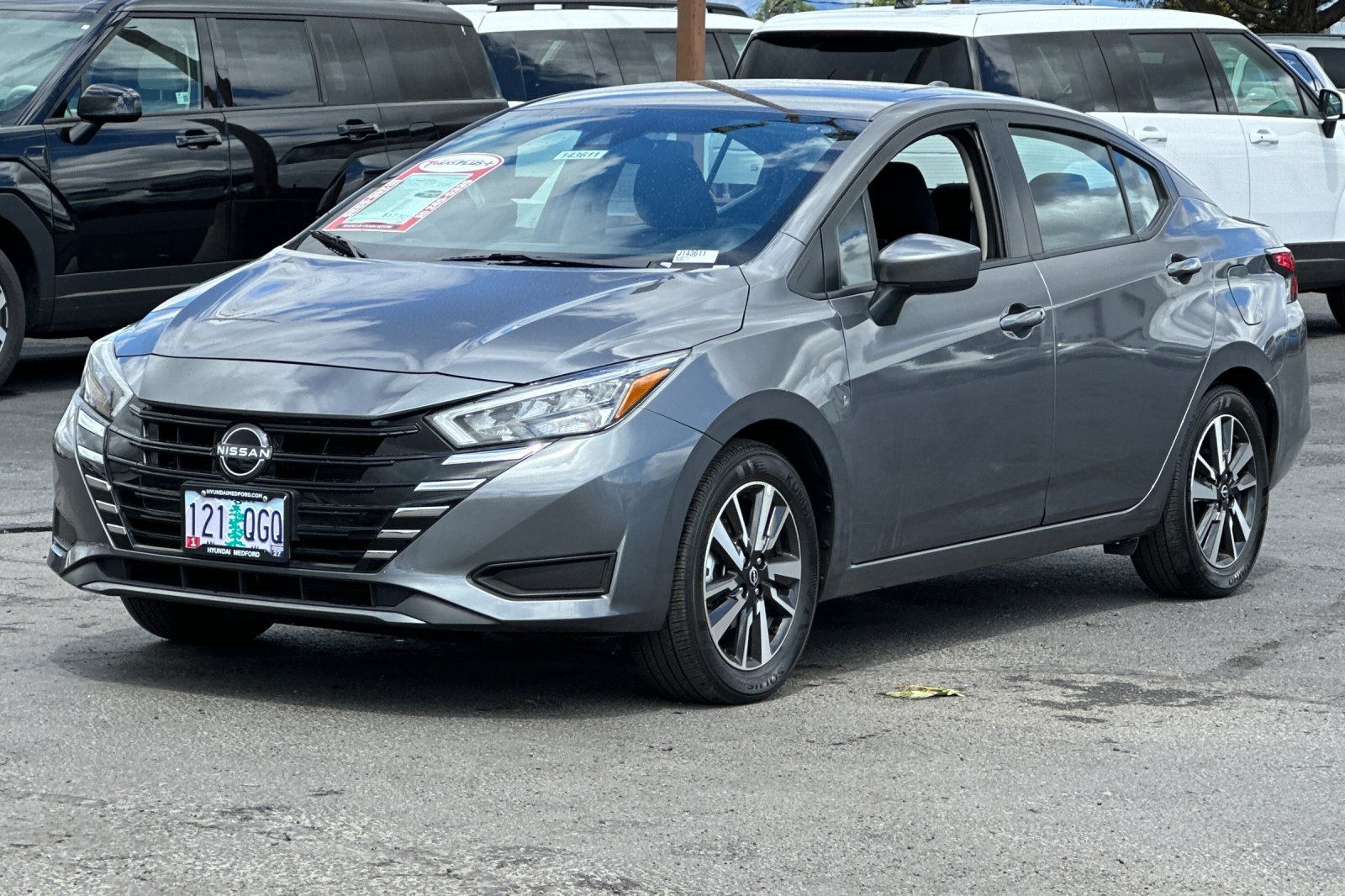 Used 2025 Nissan Versa SV FWD image 8
