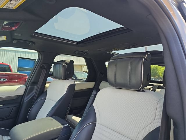 Used 2021 Land Rover Discovery HSE R-Dynamic AWD/4WD image 16