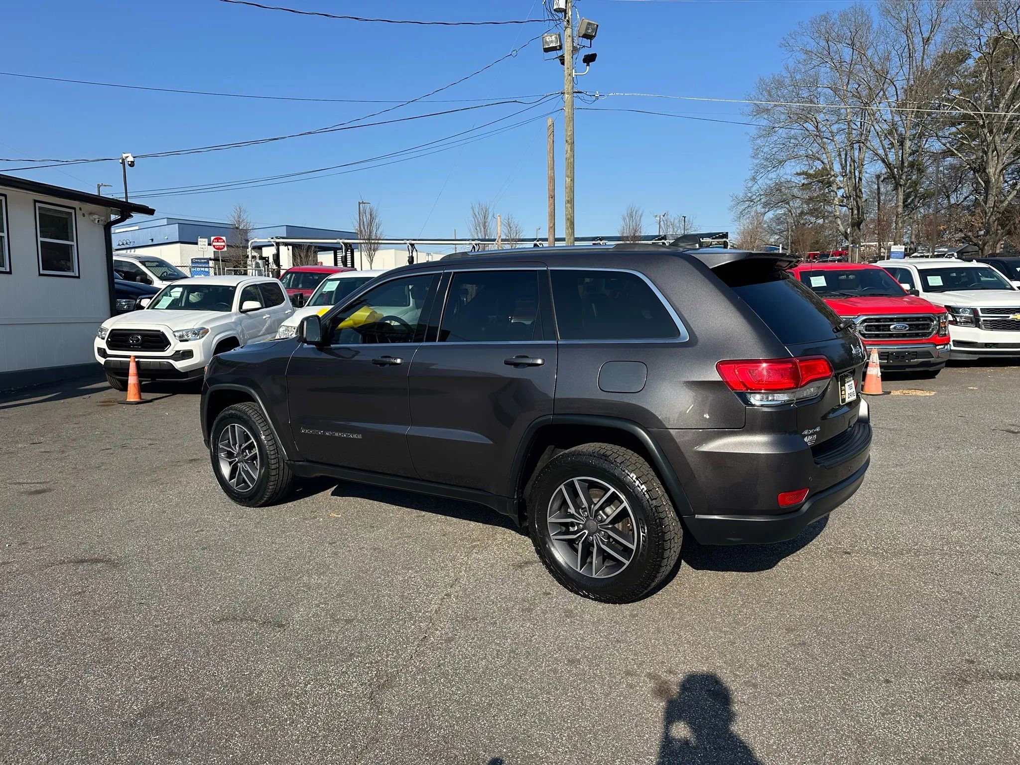 Used 2019 Jeep Grand Cherokee Laredo w/ Laredo X Package image 5