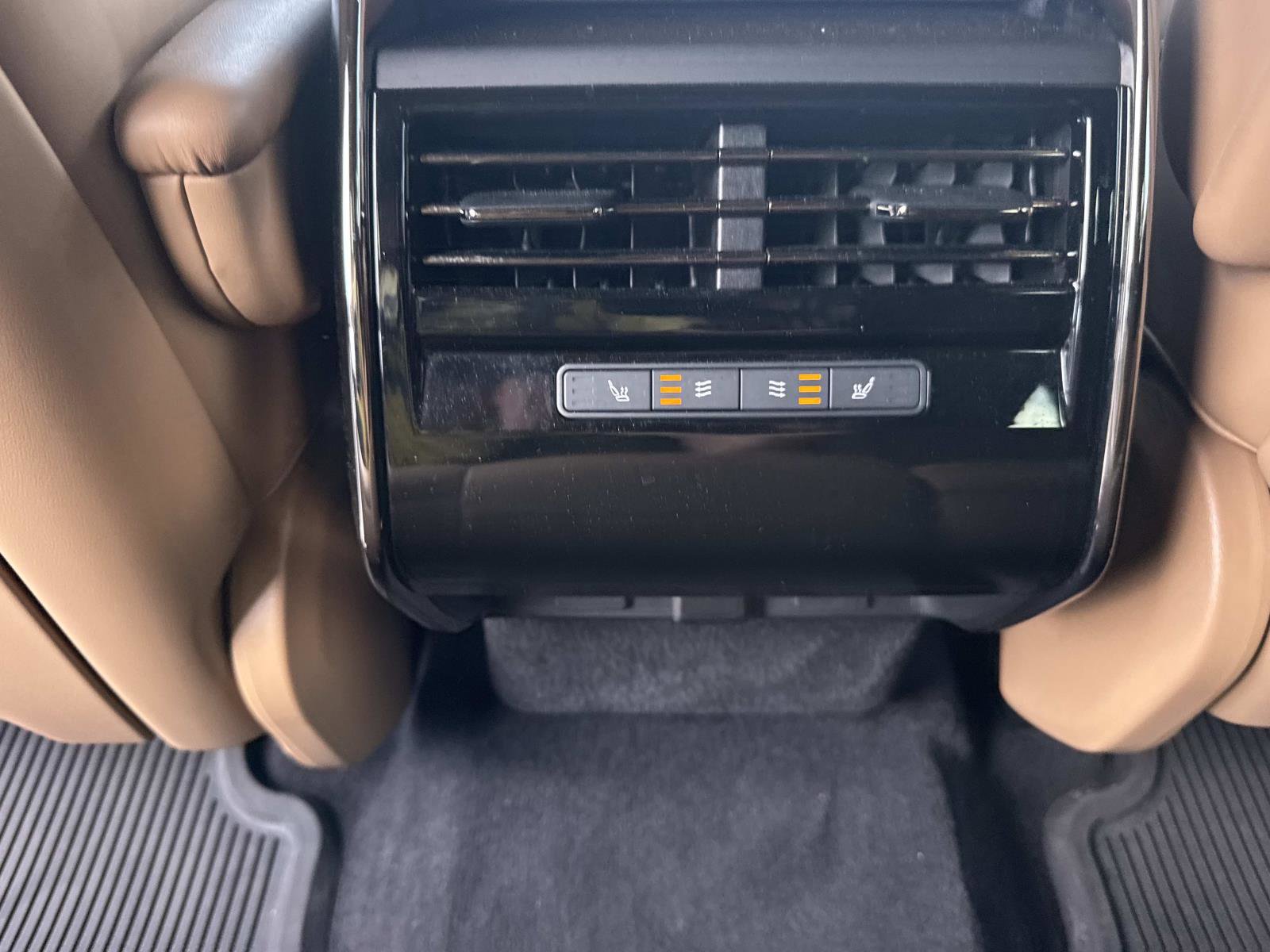 Used 2024 Land Rover Range Rover Sport SE image 16