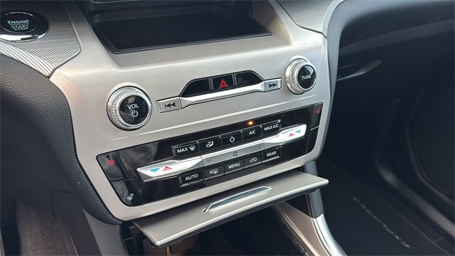 Used 2024 Ford Explorer XLT w/ Equipment Group 202A image 19