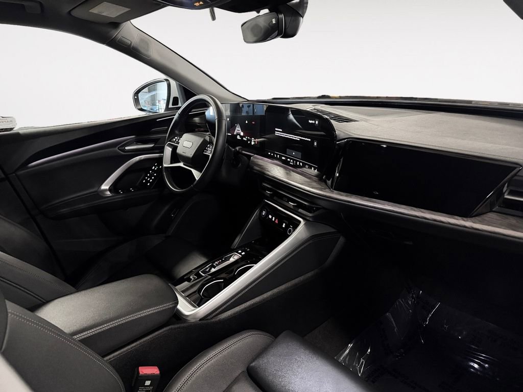 Used 2025 Audi Q5 Premium Plus w/ Premium Plus image 9