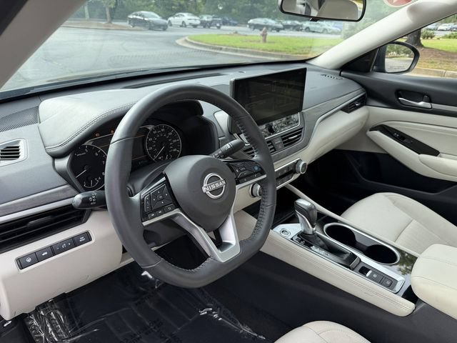 Used 2023 Nissan Altima 2.5 SV w/ SV Premium Package FWD image 12