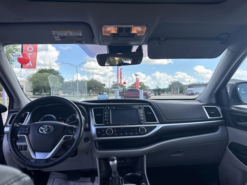 Used 2019 Toyota Highlander Limited Platinum image 31