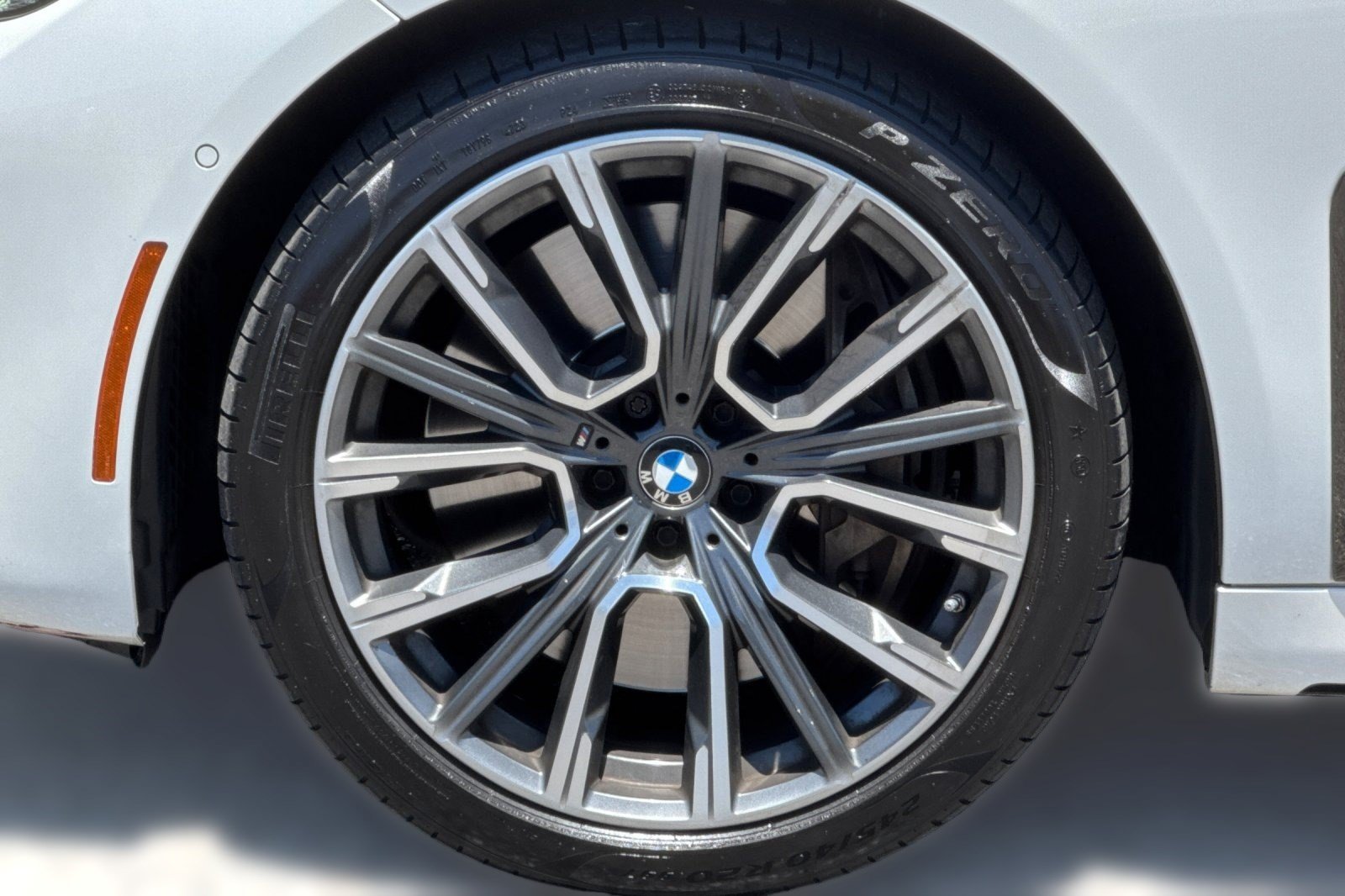 Certified 2022 BMW 750i xDrive w/ Executive Package AWD/4WD image 11