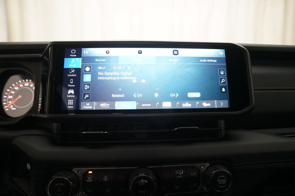 Used 2025 Jeep Gladiator Sport AWD/4WD image 6