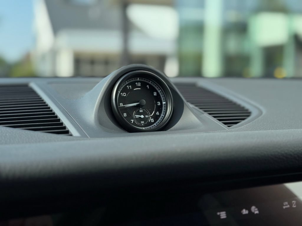 Certified 2025 Porsche Macan AWD/4WD image 44