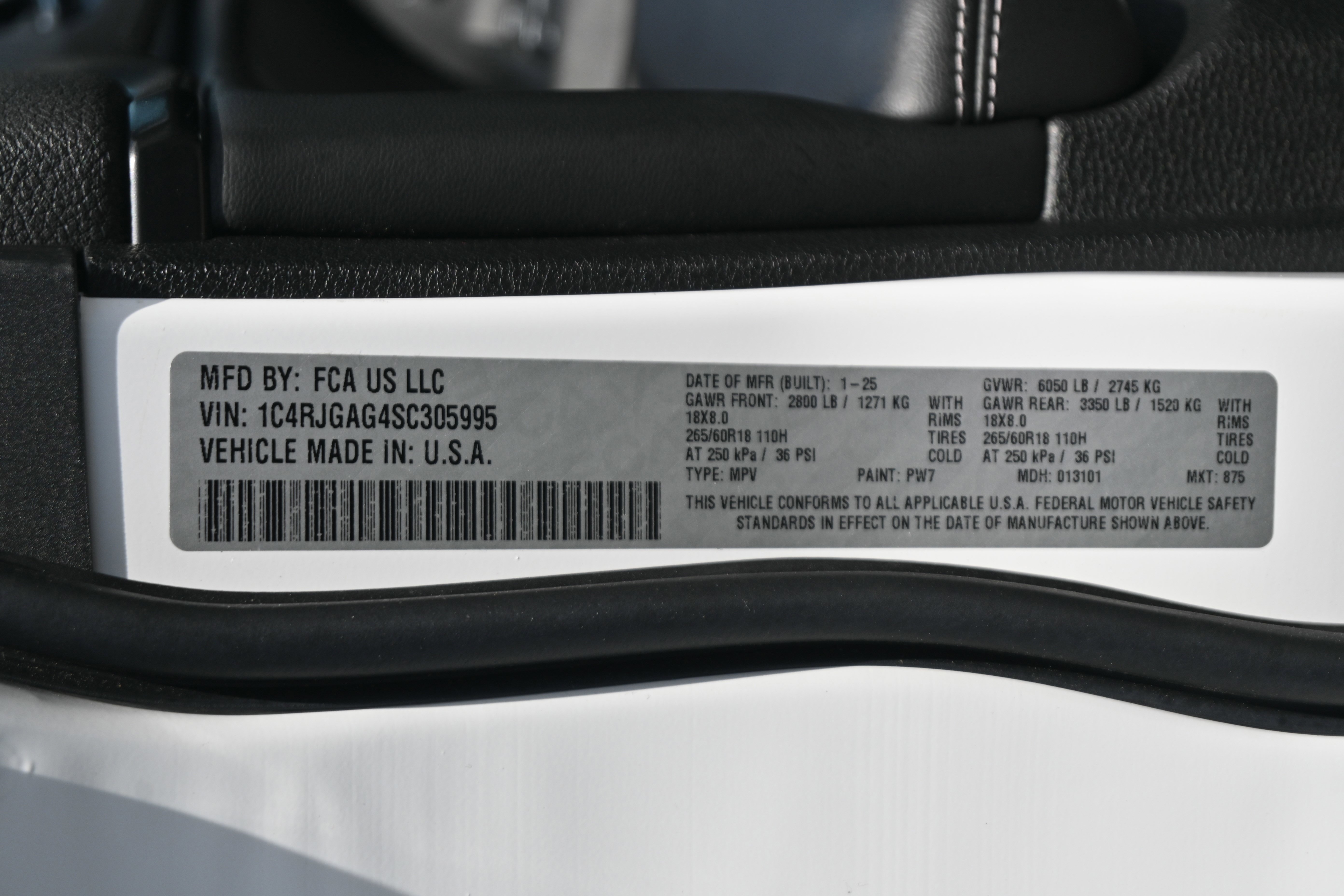 Used 2025 Jeep Grand Cherokee Laredo X image 35