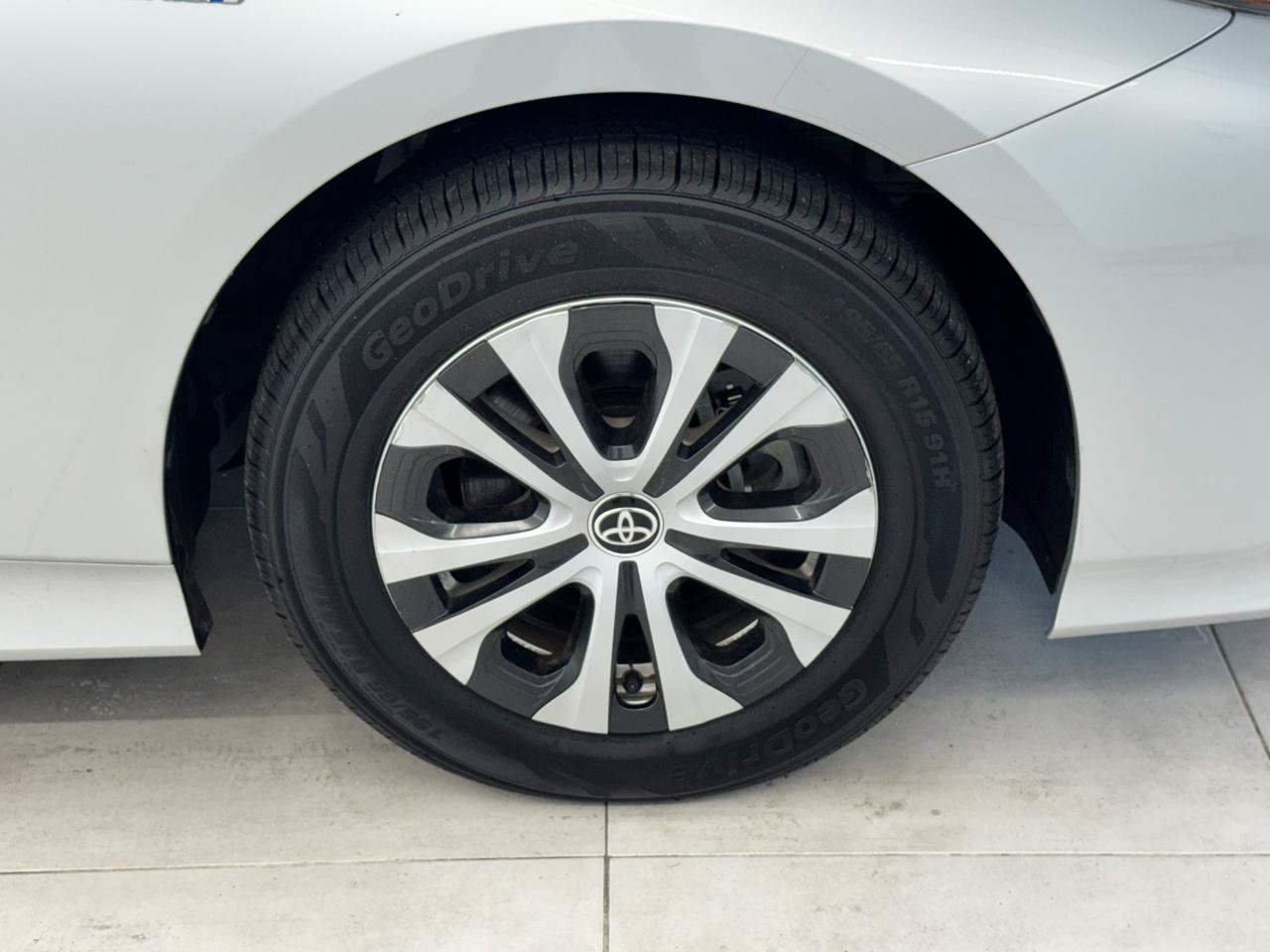 Used 2022 Toyota Prius Prime LE FWD image 39