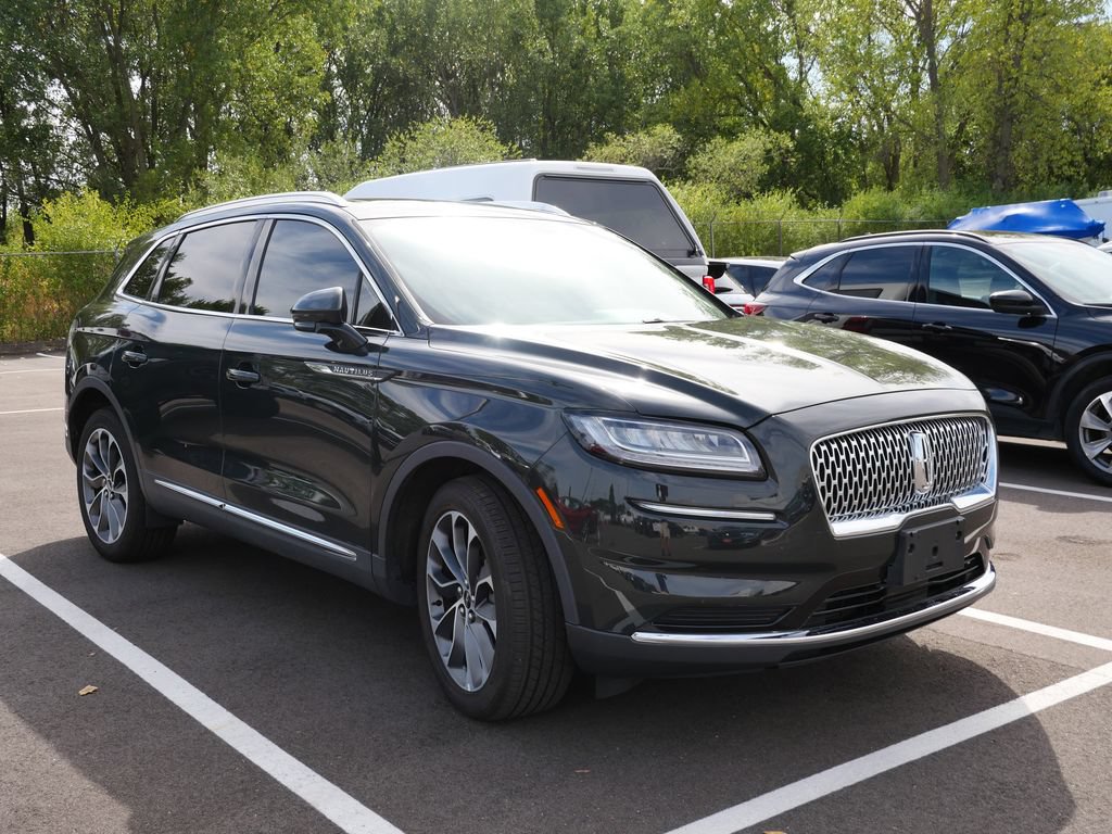 Used 2023 Lincoln Nautilus Reserve AWD/4WD image 3