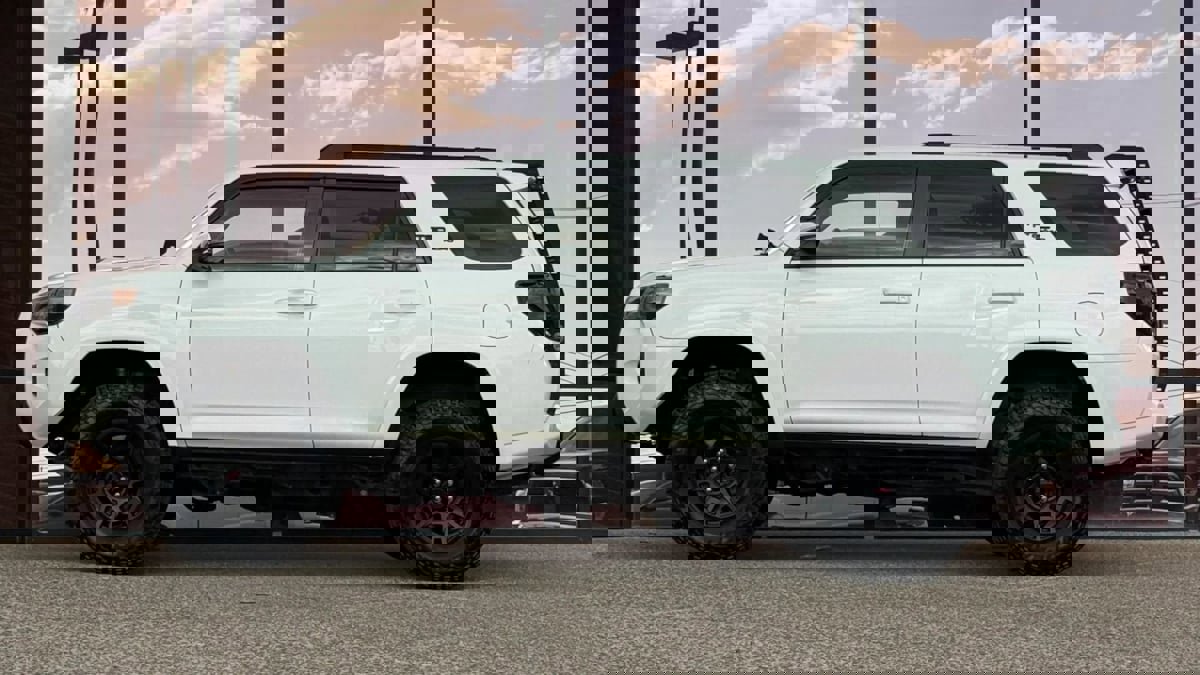 Used 2018 Toyota 4Runner TRD Off-Road Premium AWD/4WD image 5