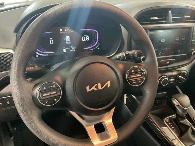 Used 2025 Kia Soul LX w/ LX Technology Package FWD image 13