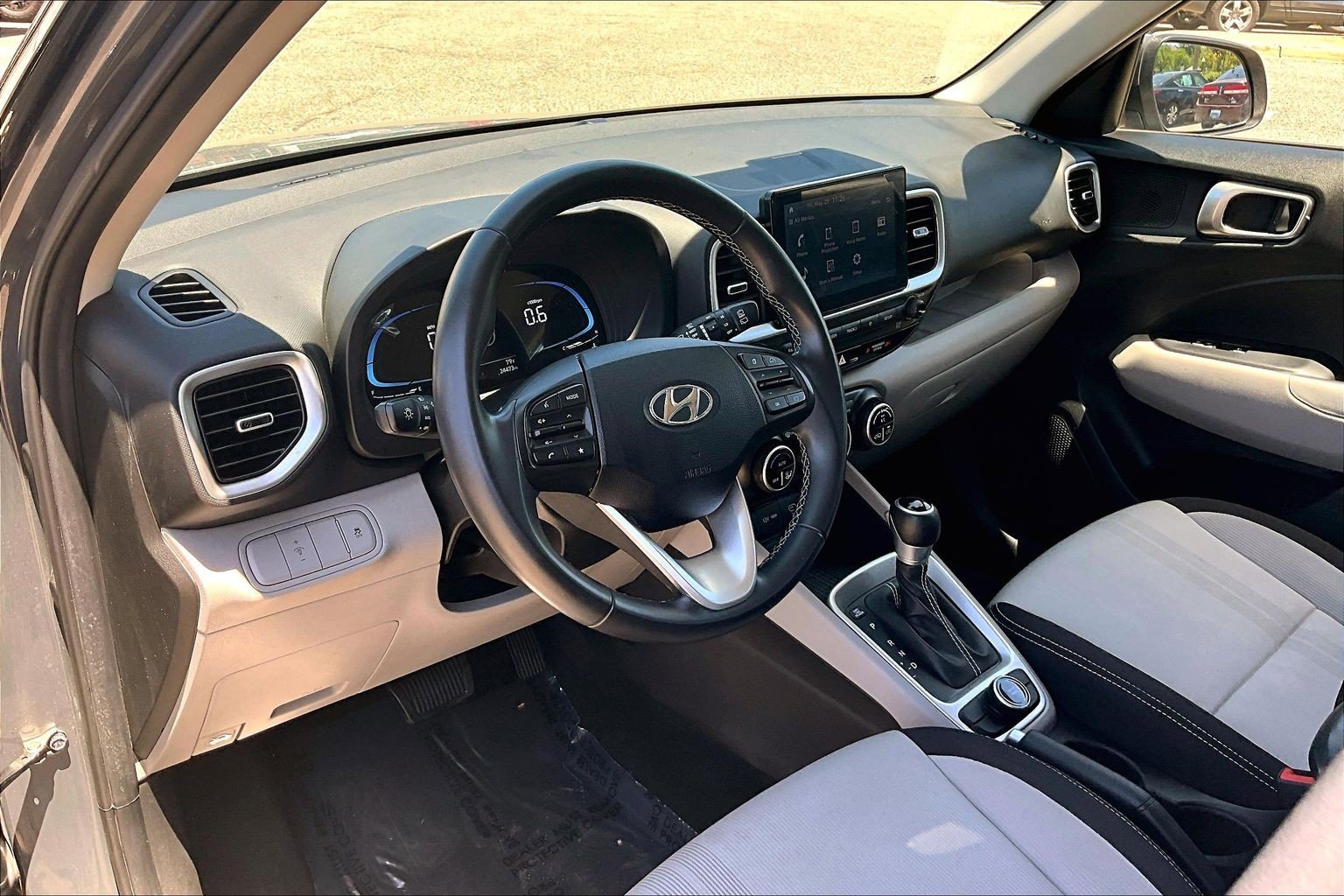 Used 2024 Hyundai Venue SEL FWD image 13