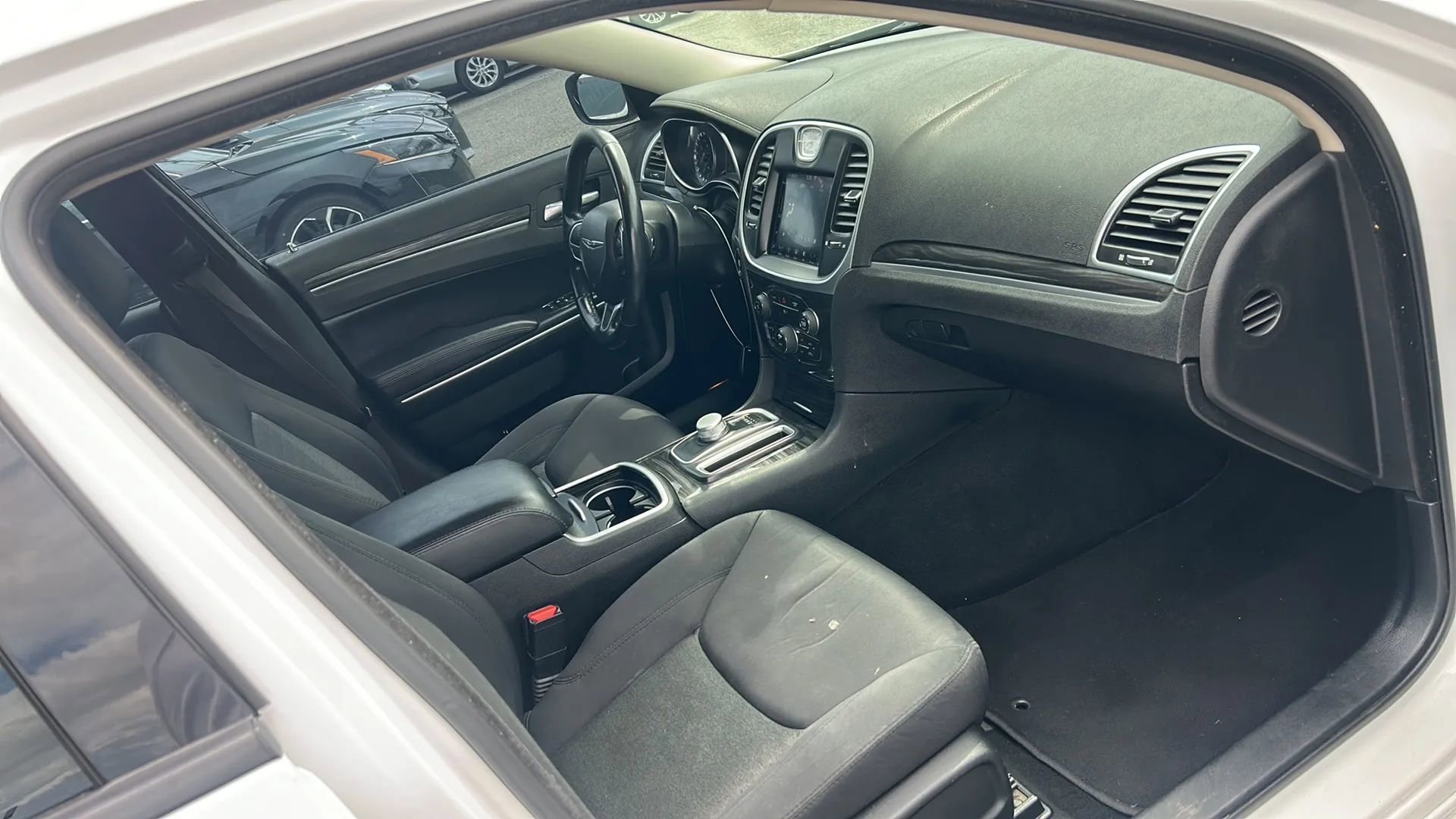 Used 2019 Chrysler 300 Touring w/ Sport Appearance Package RWD image 17