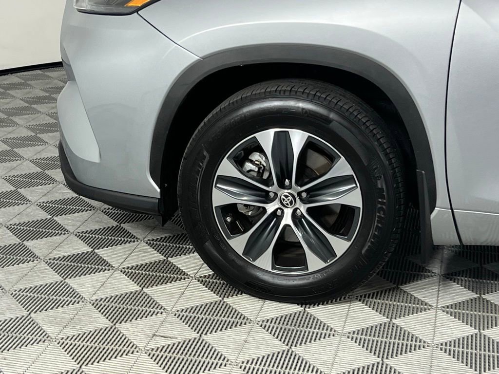 Used 2024 Toyota Highlander XLE image 10