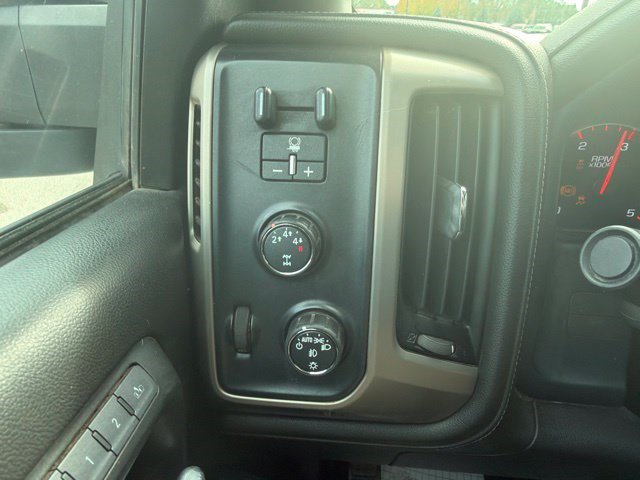 Used 2016 GMC Sierra 2500 Denali w/ Duramax Plus Package AWD/4WD image 21