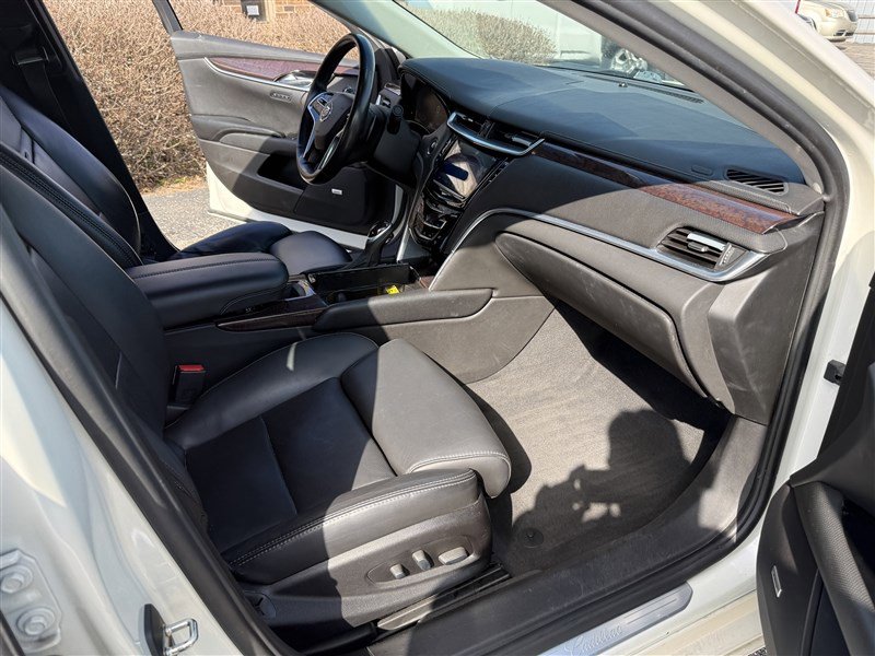 Used 2013 Cadillac XTS Premium image 8