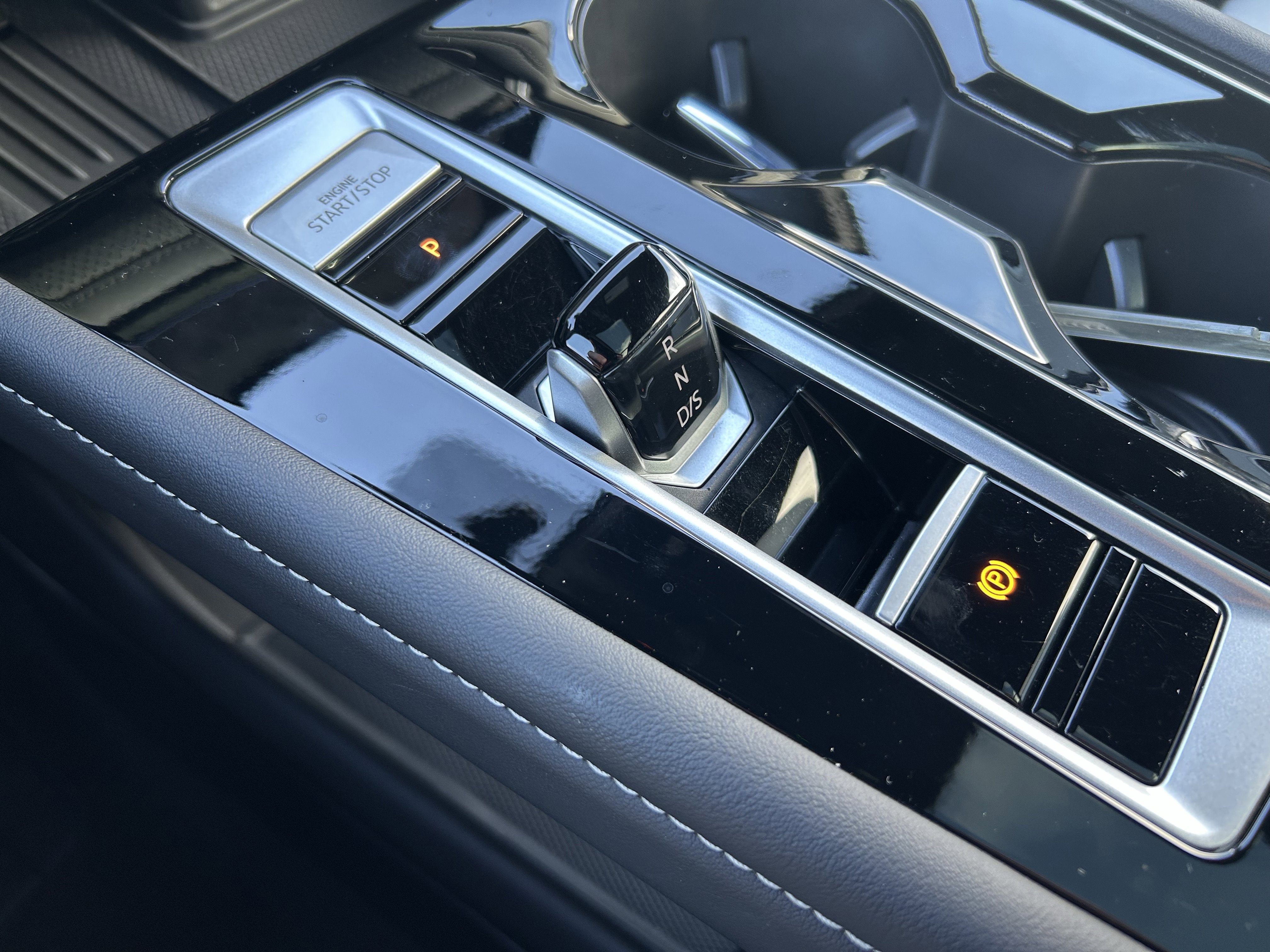 Certified 2025 Volkswagen Atlas Cross Sport SEL Premium R-Line image 20