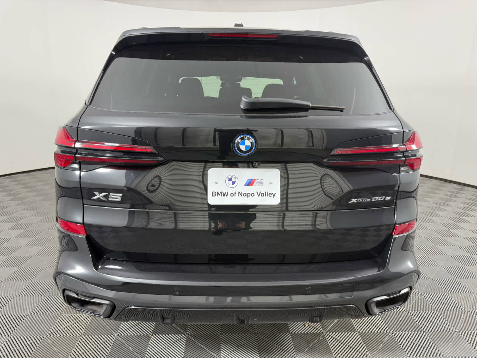 New 2026 BMW X5 xDrive50e w/ M Sport Package AWD/4WD image 4