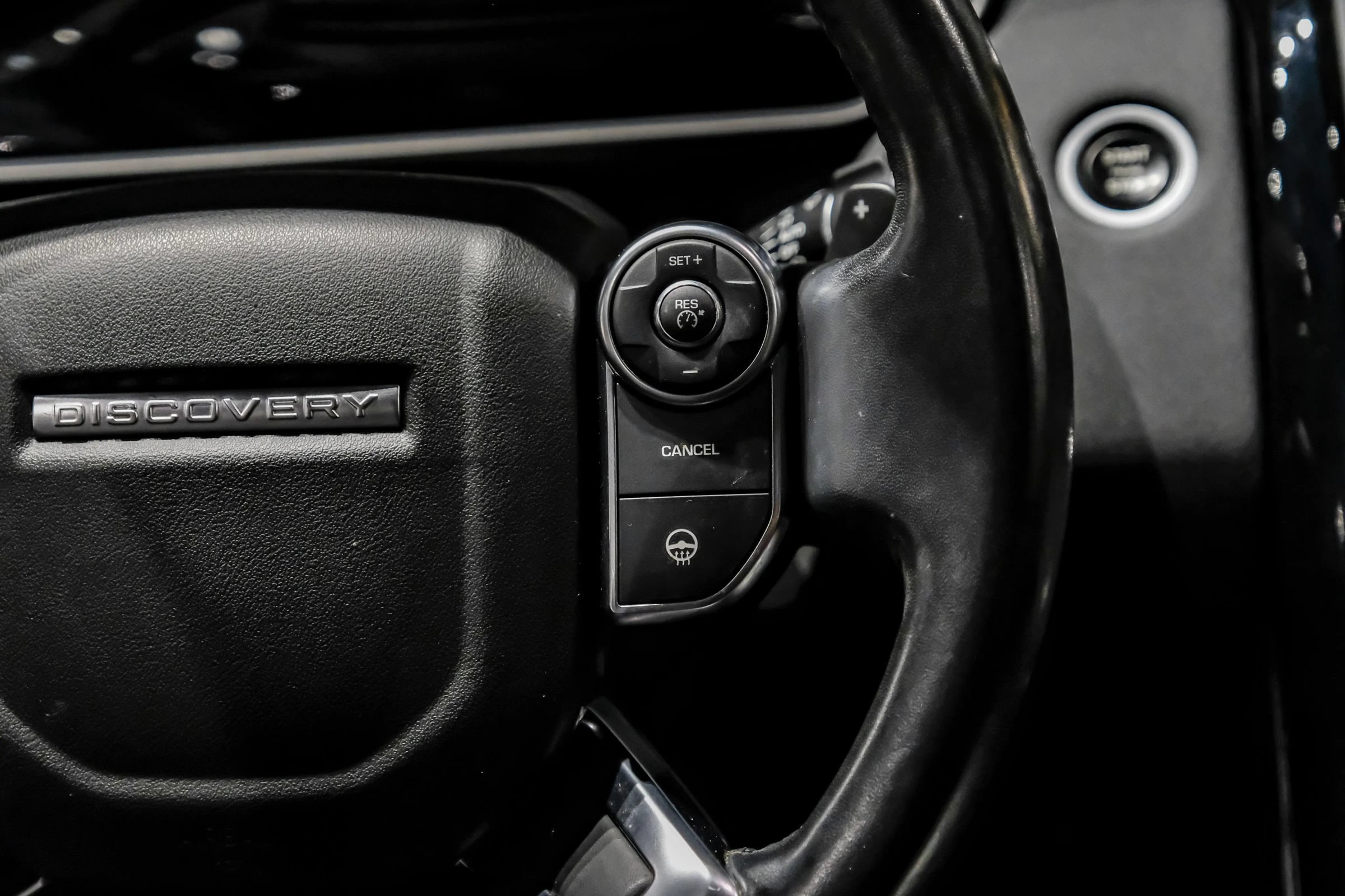 Used 2018 Land Rover Discovery SE AWD/4WD image 19