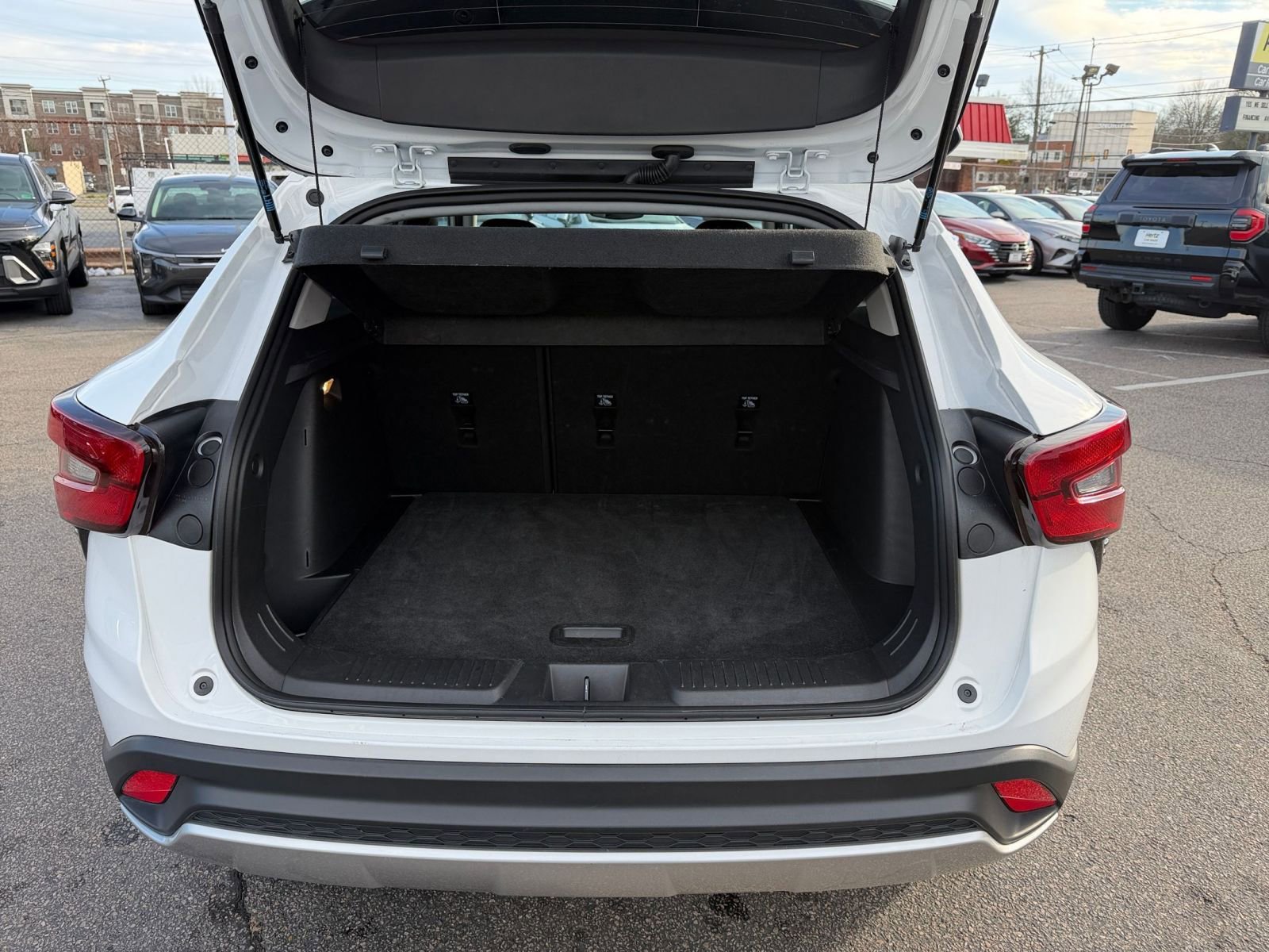 Used 2025 Chevrolet Trax LT image 29