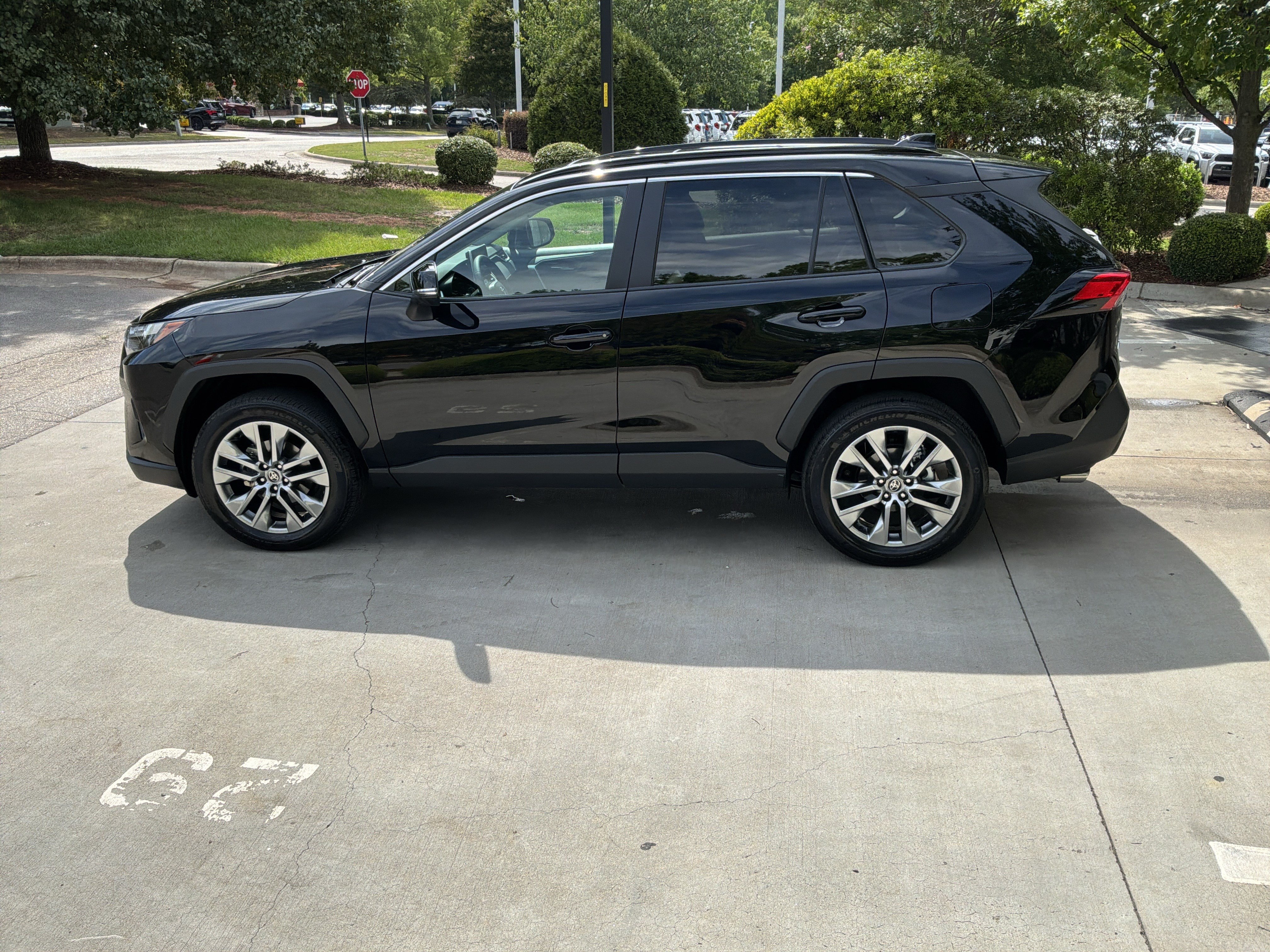 Used 2023 Toyota RAV4 XLE Premium AWD/4WD image 7