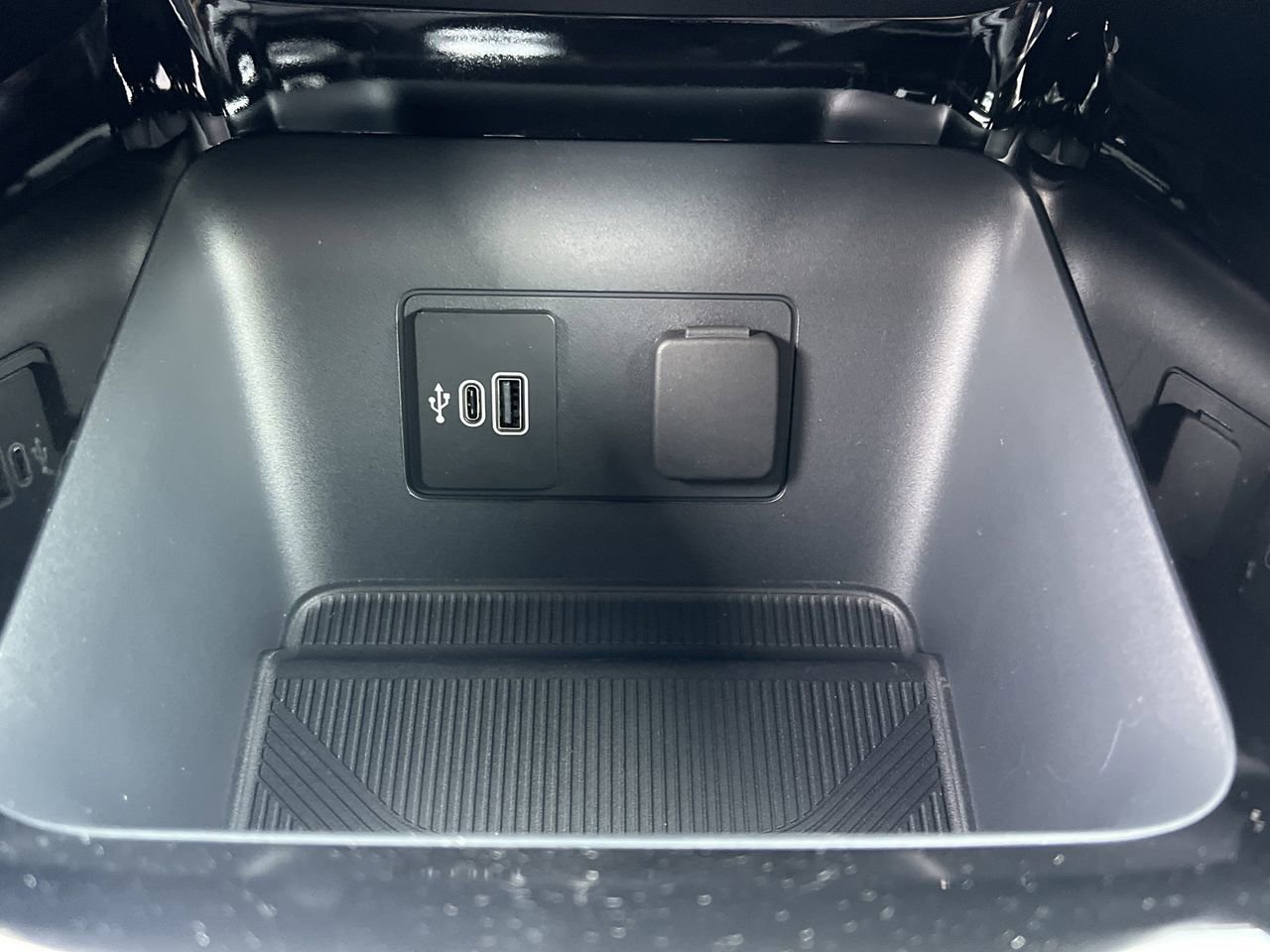 New 2026 Ford Explorer Platinum image 7