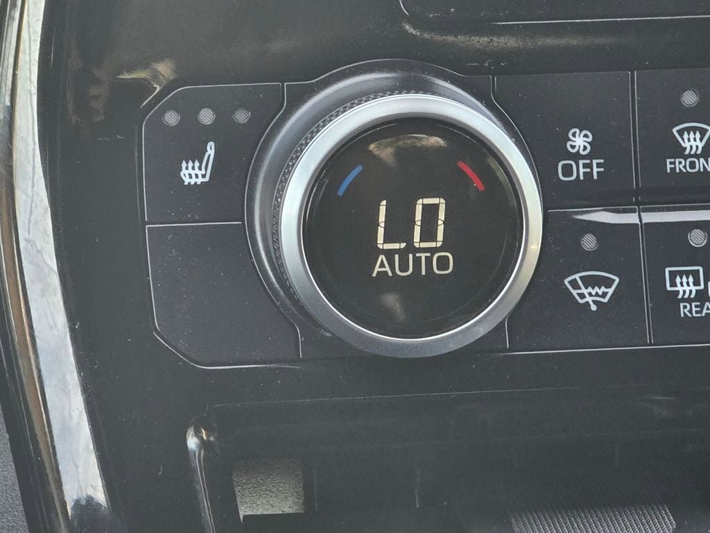 Used 2021 Toyota Highlander XSE AWD/4WD image 16