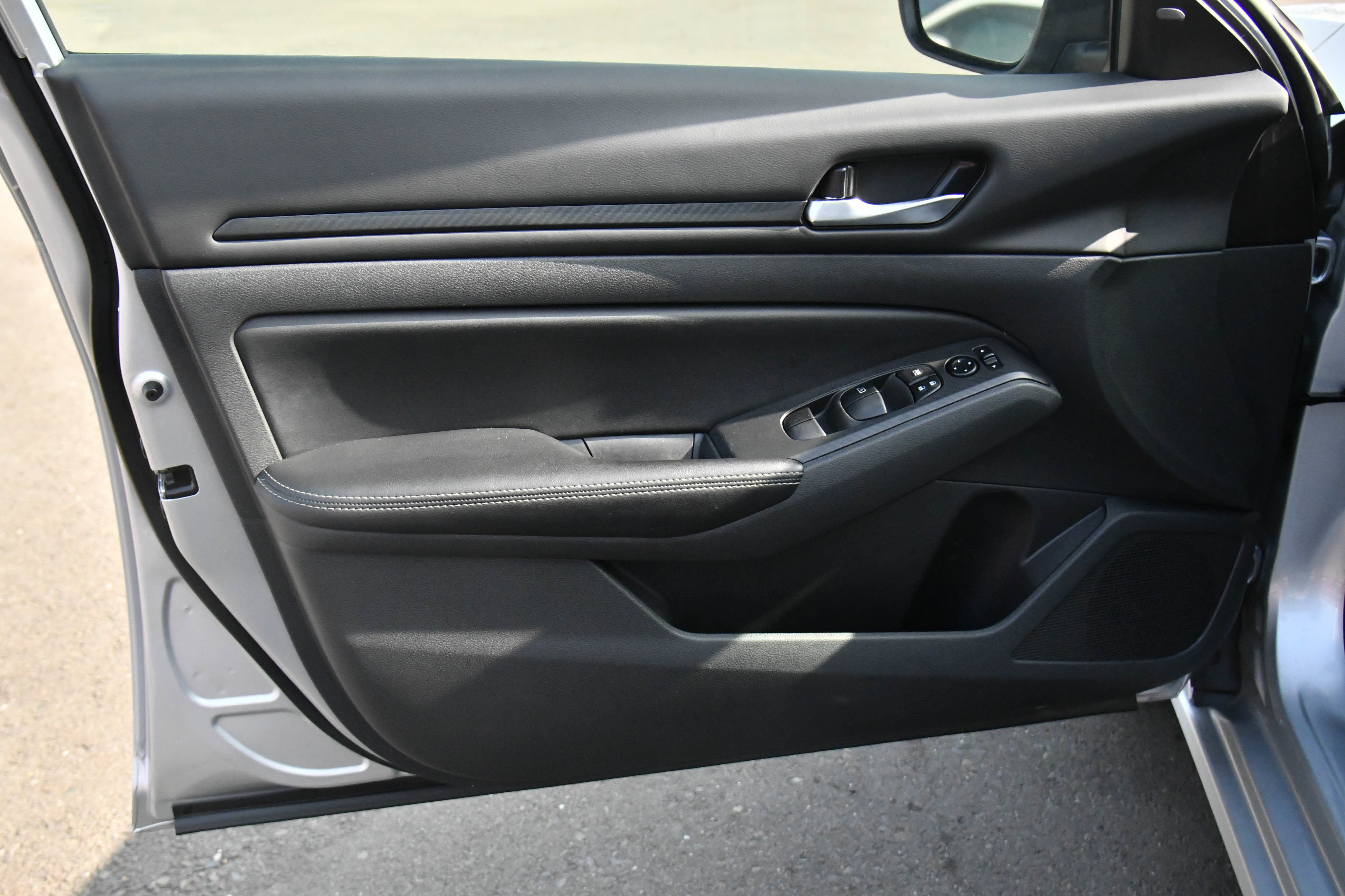 Used 2024 Nissan Altima 2.5 SV image 13