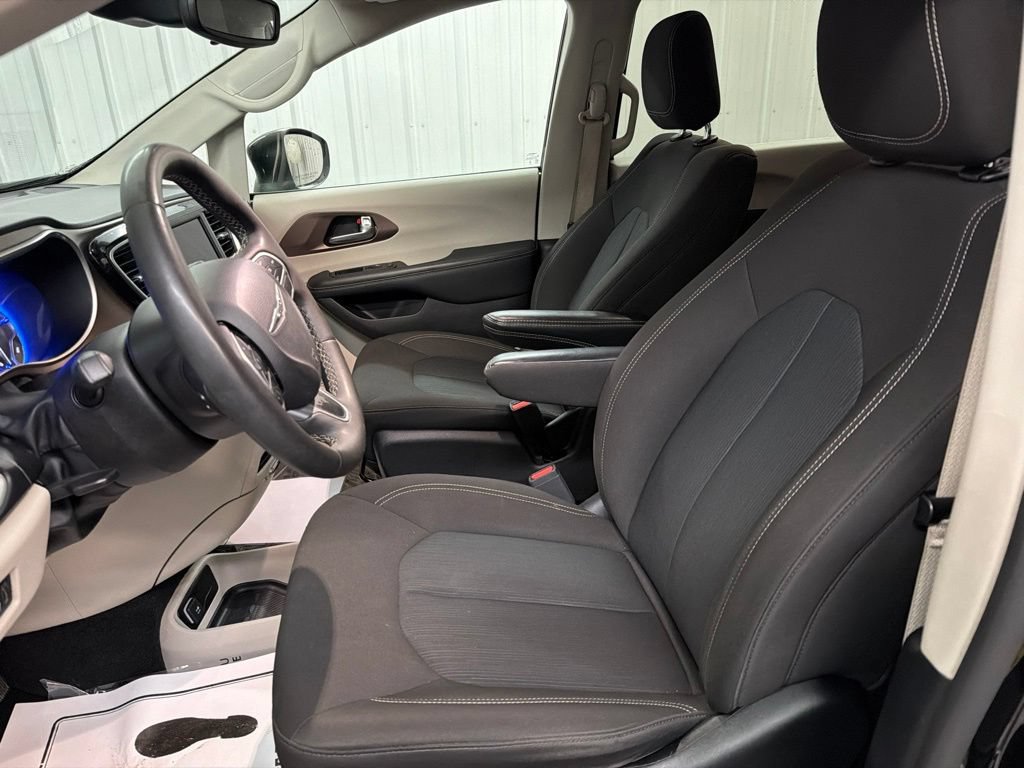Used 2023 Chrysler Voyager LX FWD image 13