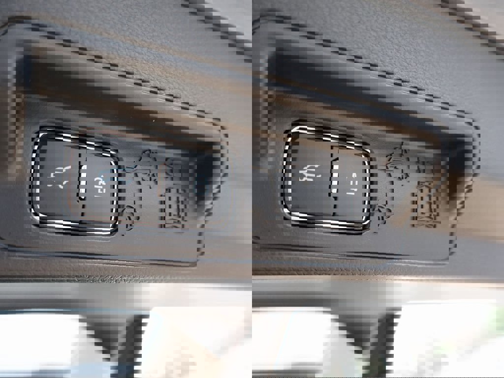 Used 2025 Ford Explorer Active w/ Active Comfort Package image 18