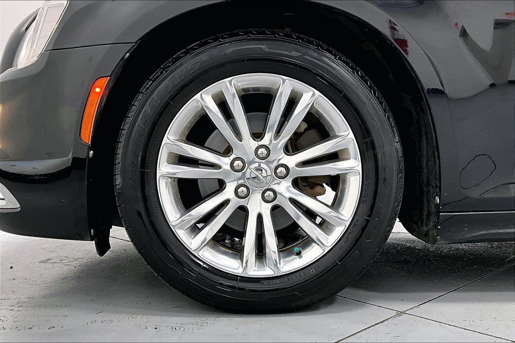 Used 2021 Chrysler 300 Touring L RWD image 10