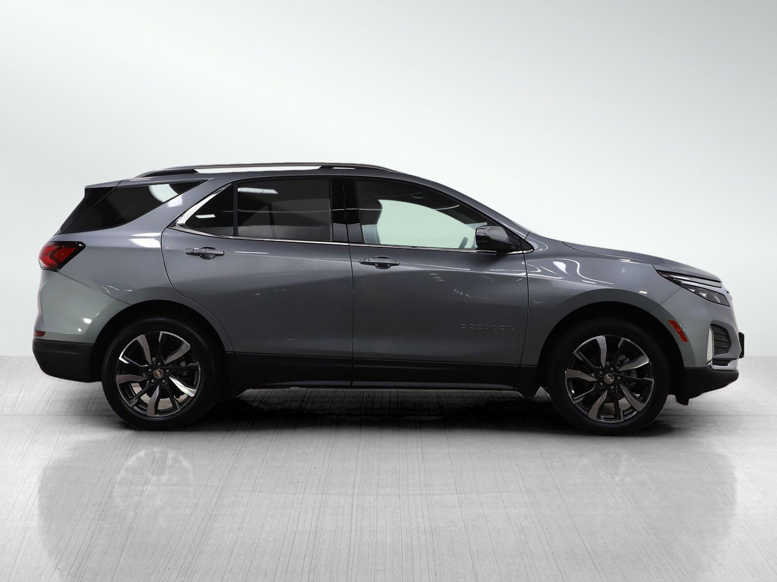 Used 2023 Chevrolet Equinox Premier AWD/4WD image 6
