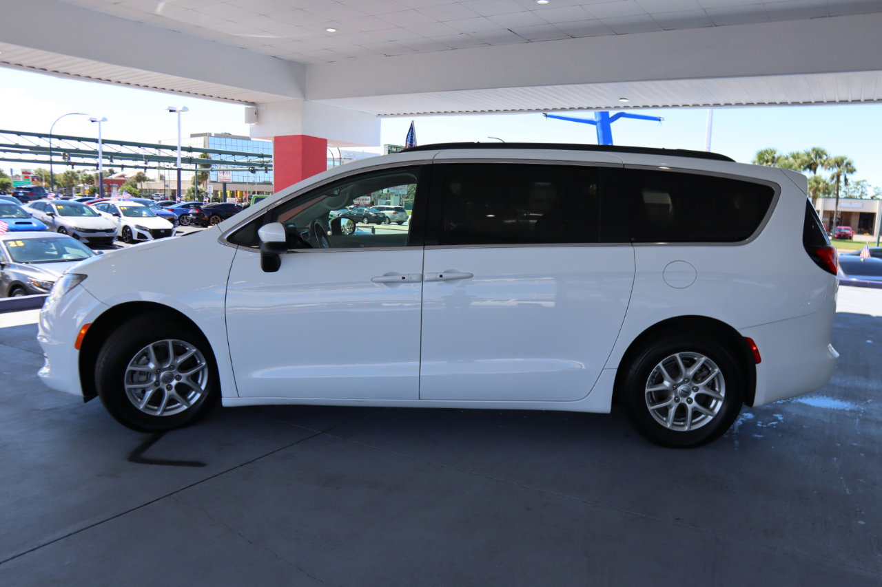 Used 2021 Chrysler Voyager Lxi image 9