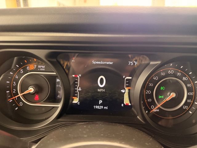 Used 2024 Jeep Wrangler Unlimited Sahara w/ Technology Group AWD/4WD image 27