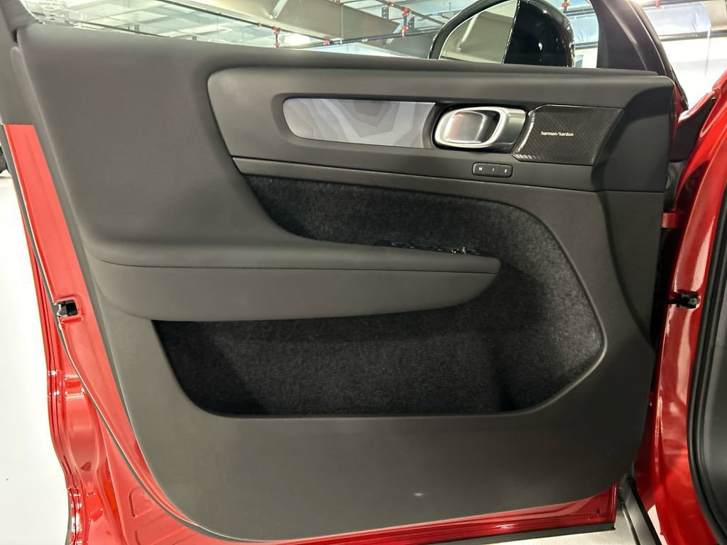 Certified 2023 Volvo C40 P8 Recharge Ultimate AWD/4WD image 9