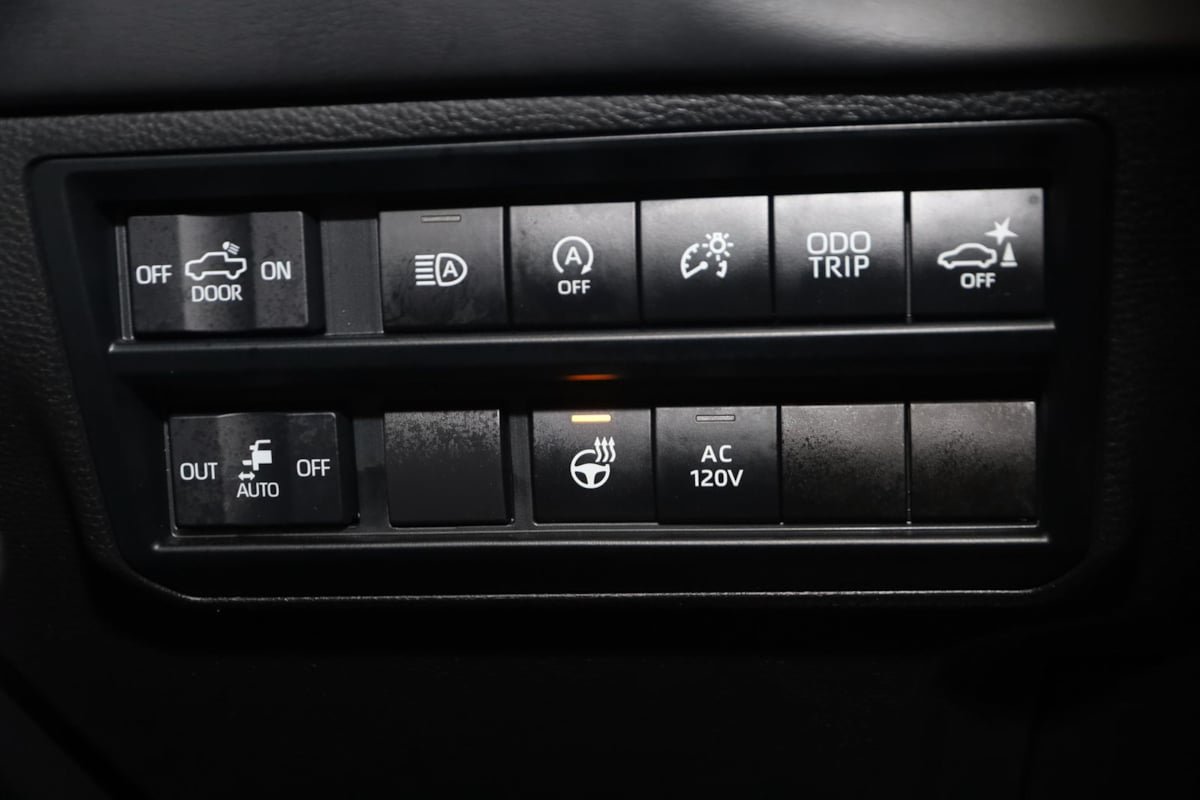 Used 2023 Toyota Tundra Platinum AWD/4WD image 32