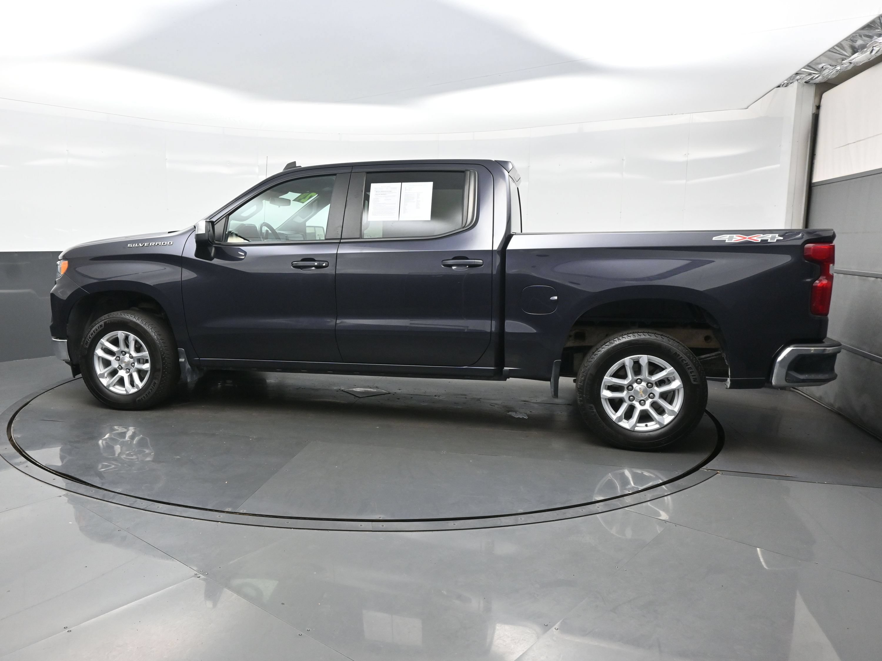 Used 2024 Chevrolet Silverado 1500 LT AWD/4WD image 3