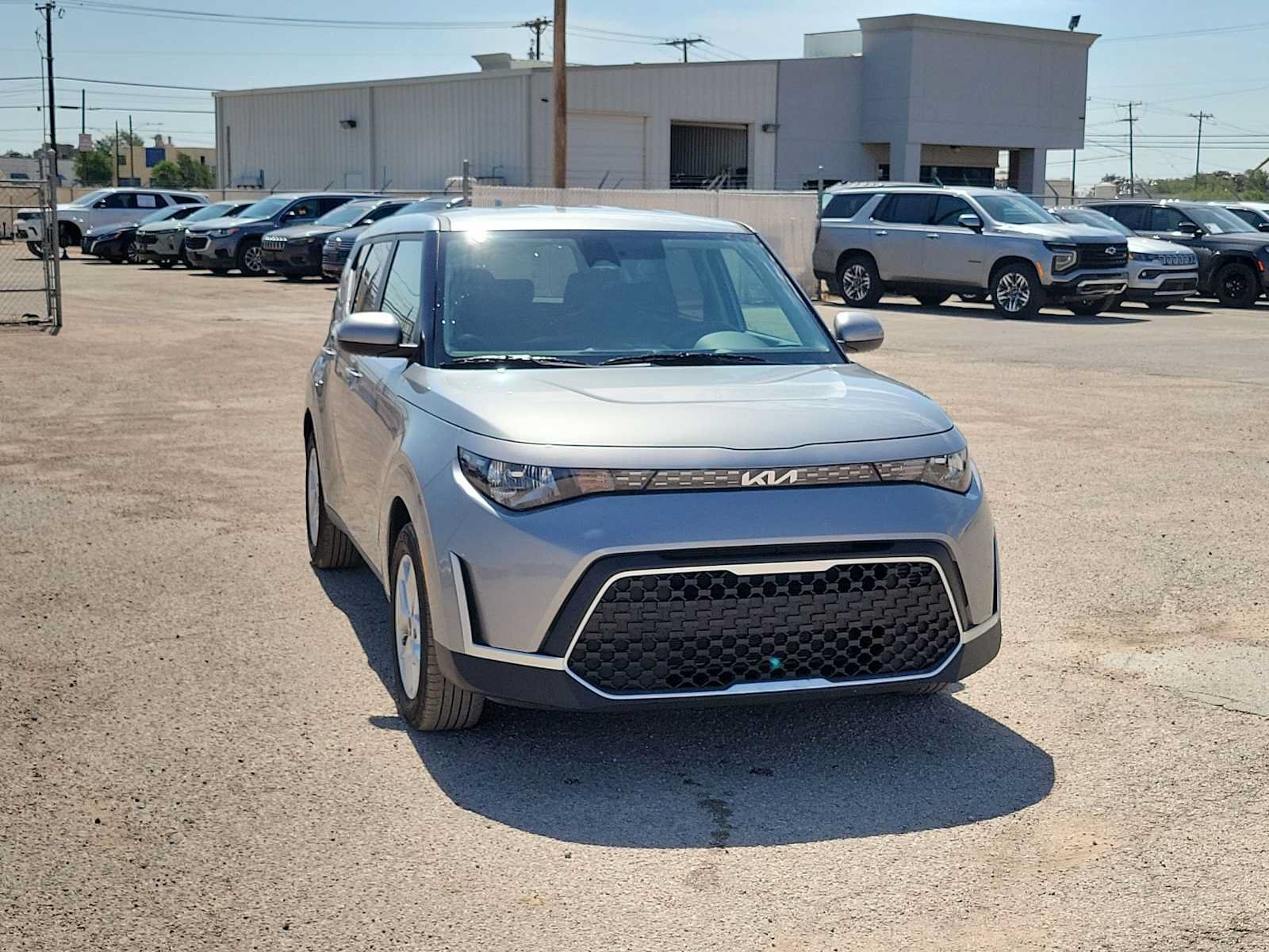 Used 2025 Kia Soul LX w/ LX Technology Package FWD image 2