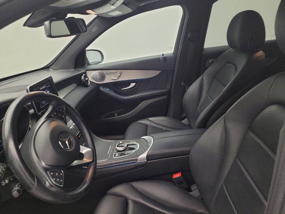 Used 2019 Mercedes-Benz GLC 300 4MATIC image 17