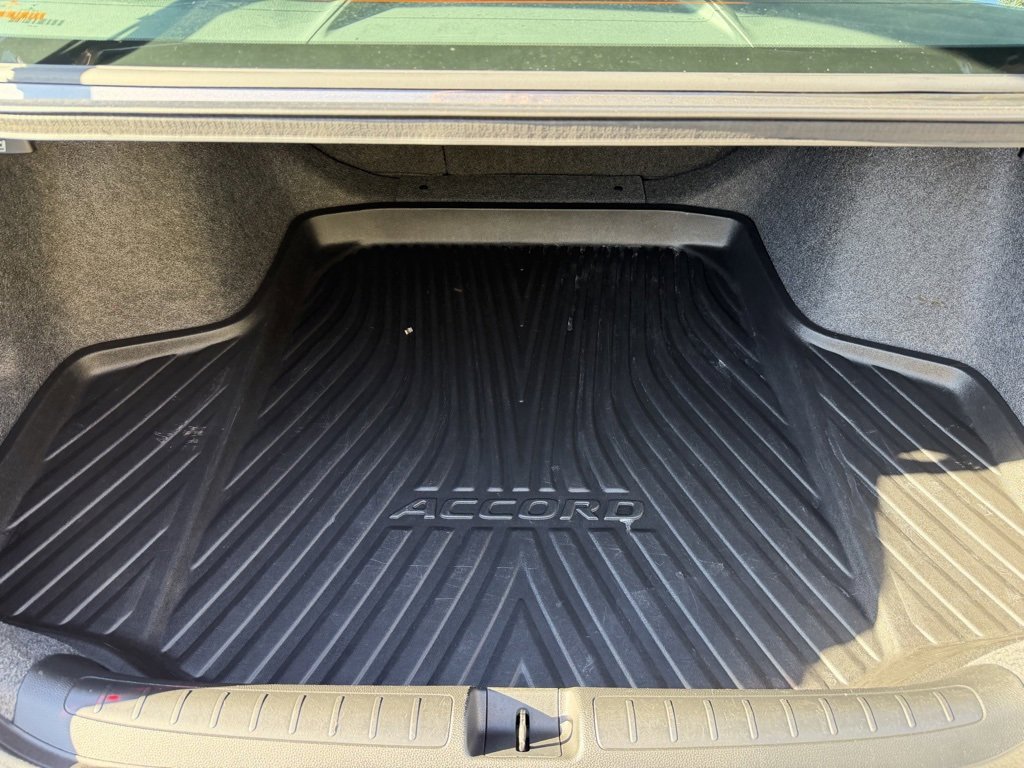 Used 2018 Honda Accord EX-L image 32