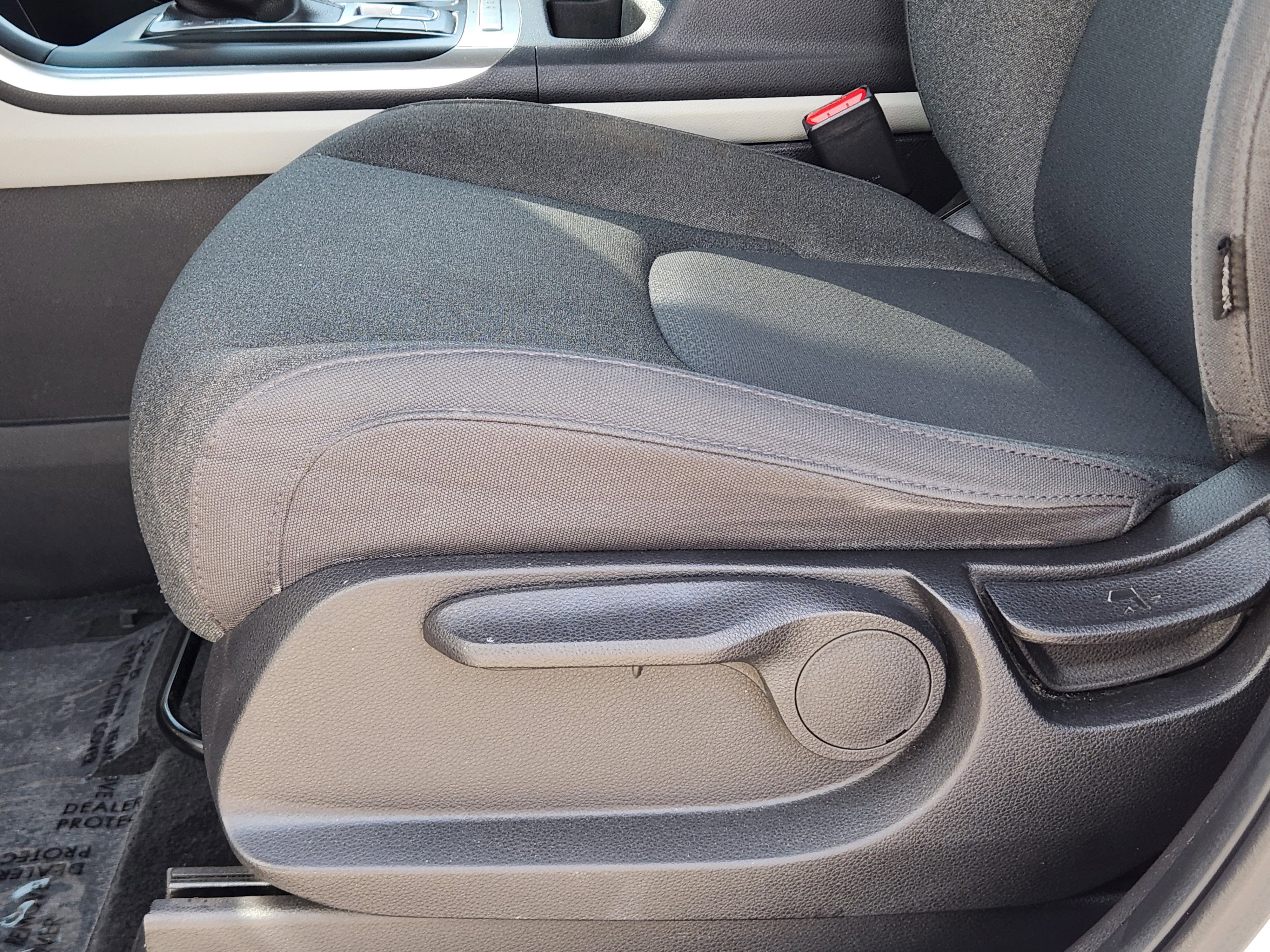 Used 2023 Kia Carnival LX image 20