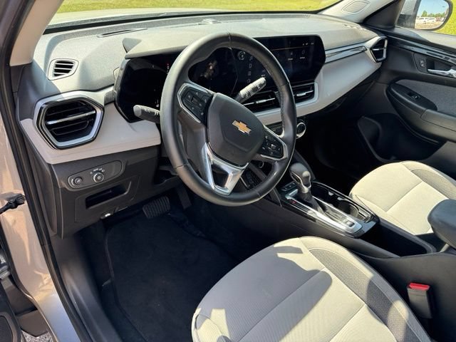 Used 2024 Chevrolet TrailBlazer LT w/ Convenience Package AWD/4WD image 13