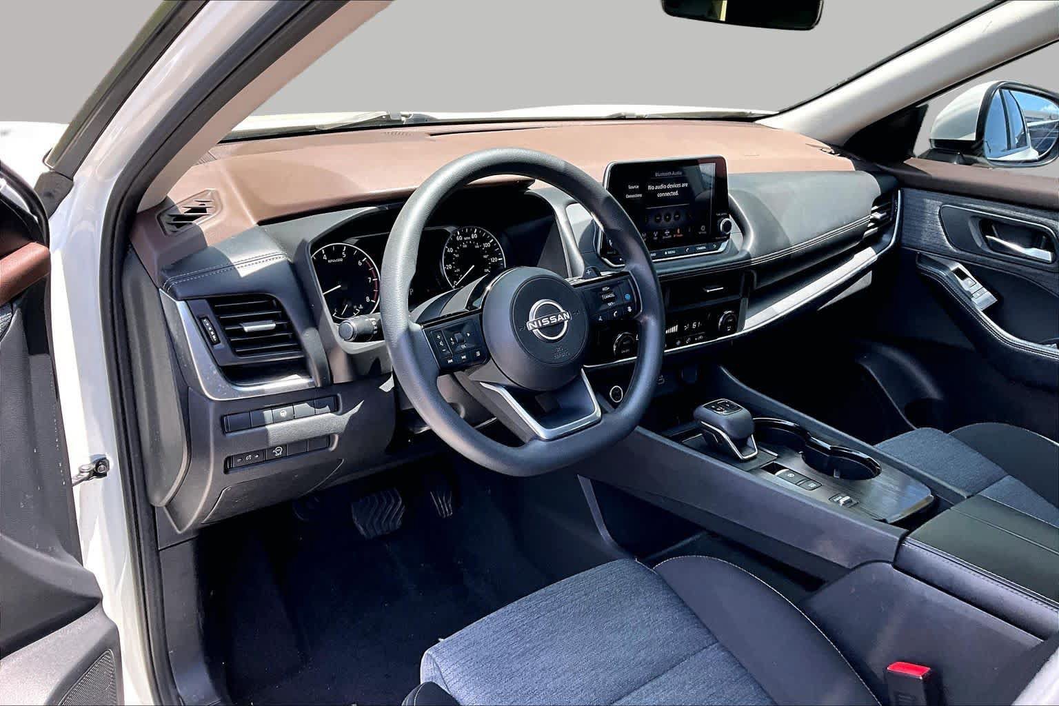 Certified 2023 Nissan Rogue SV FWD image 17