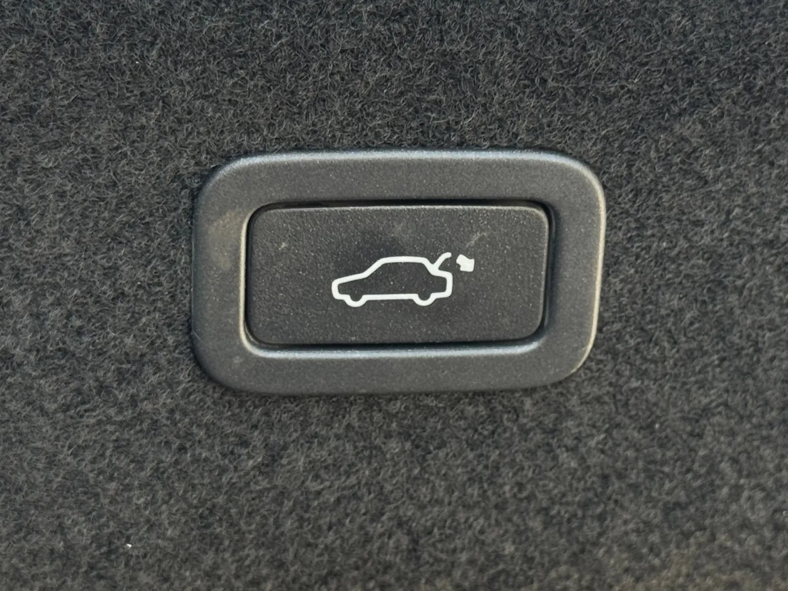 Used 2017 Jaguar XF Prestige AWD/4WD image 19