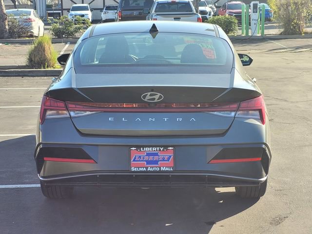 Used 2025 Hyundai Elantra SEL image 6
