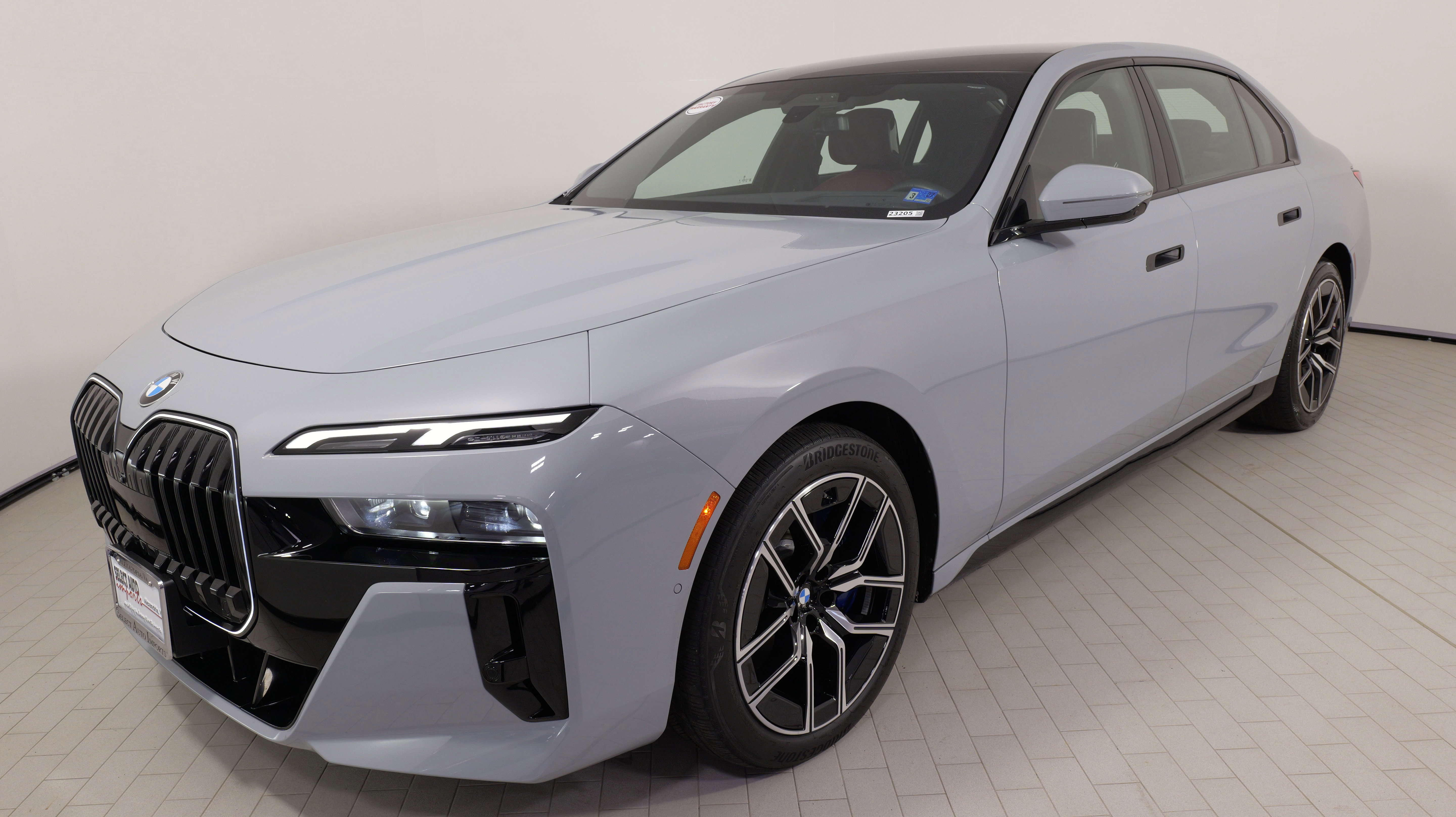 Used 2024 BMW 740i xDrive image 3