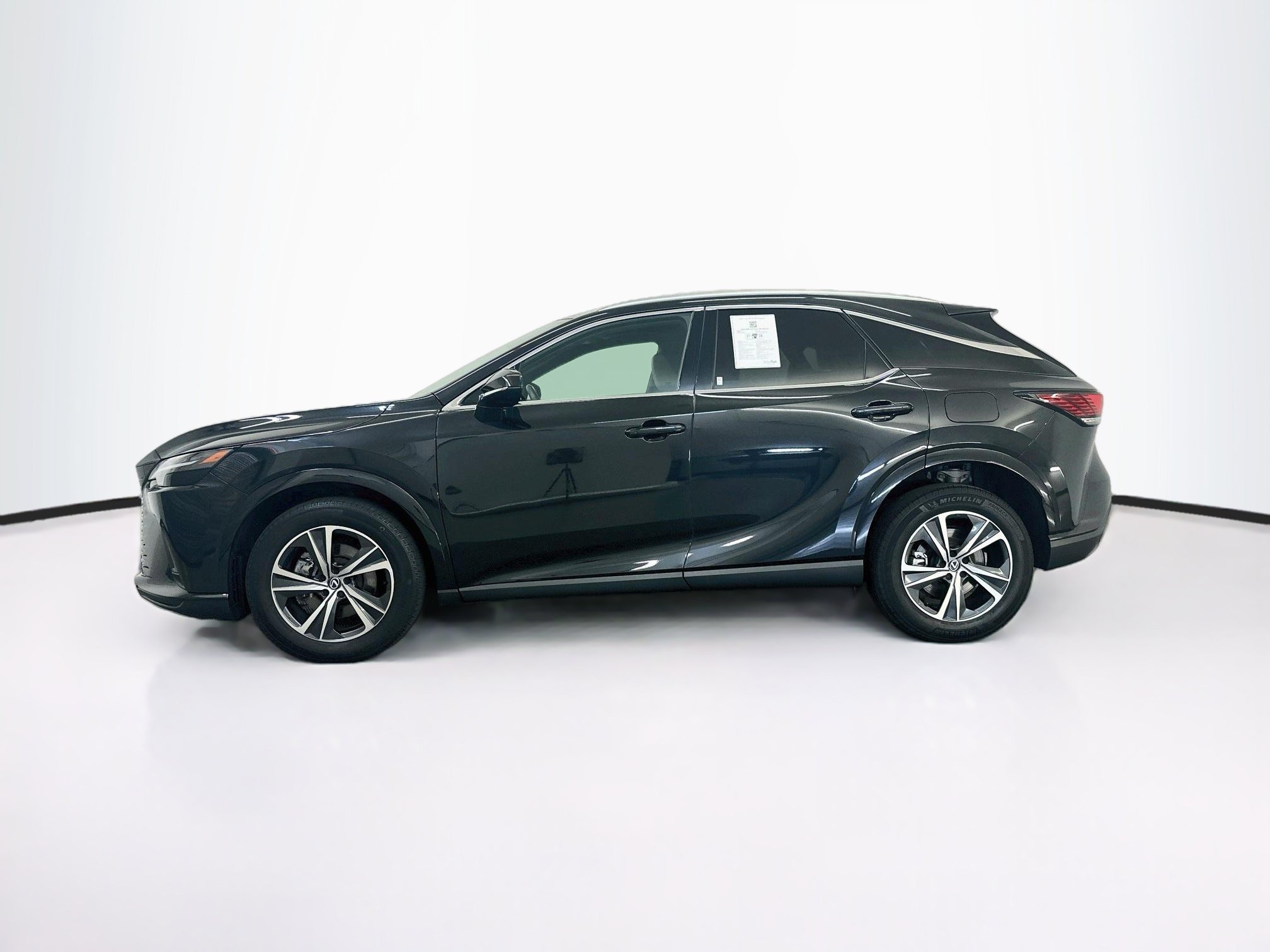 Used 2024 Lexus RX 350 Premium w/ Kick Sensor & Tow Package AWD/4WD image 4
