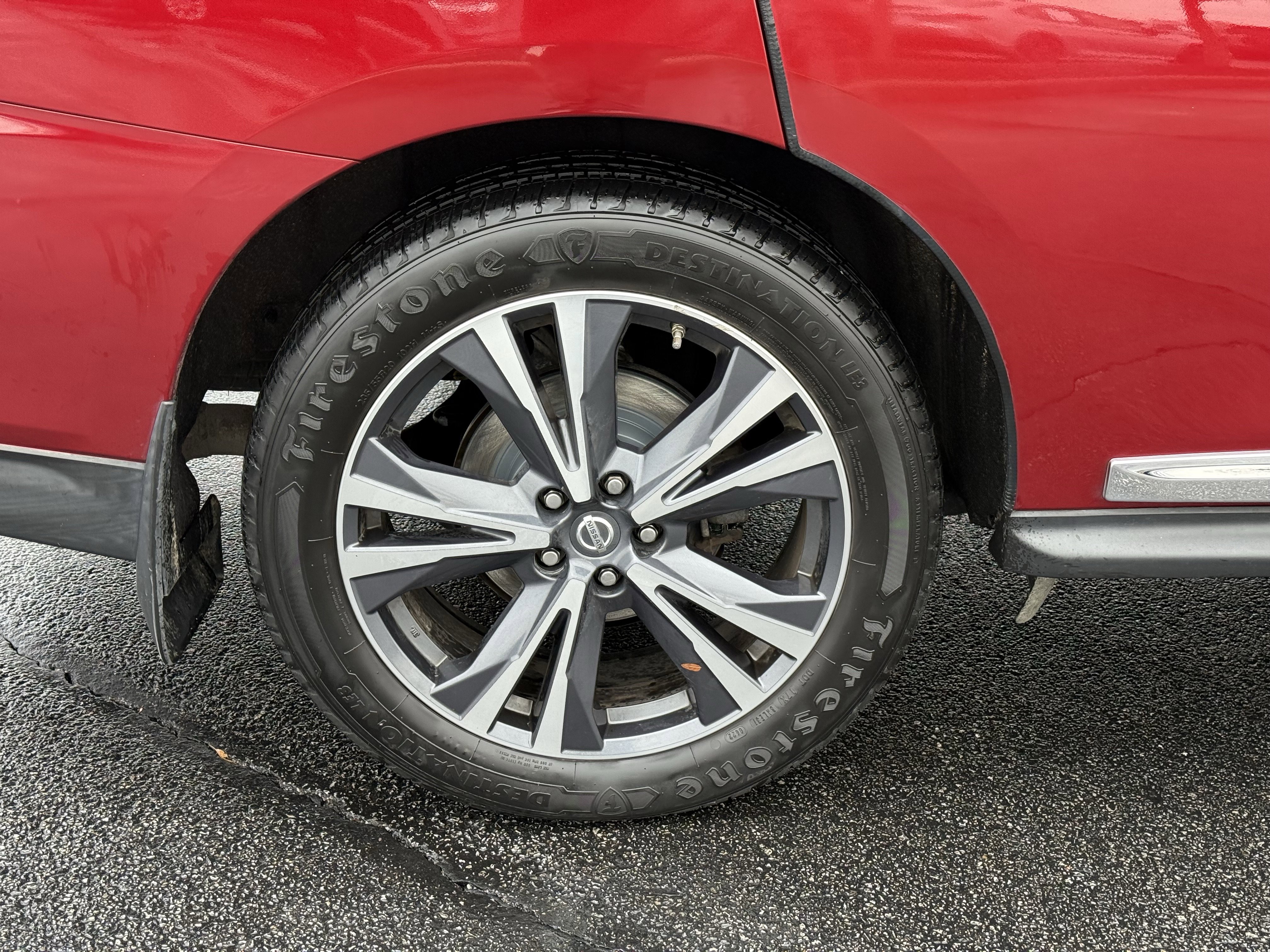 Used 2019 Nissan Pathfinder Platinum image 11