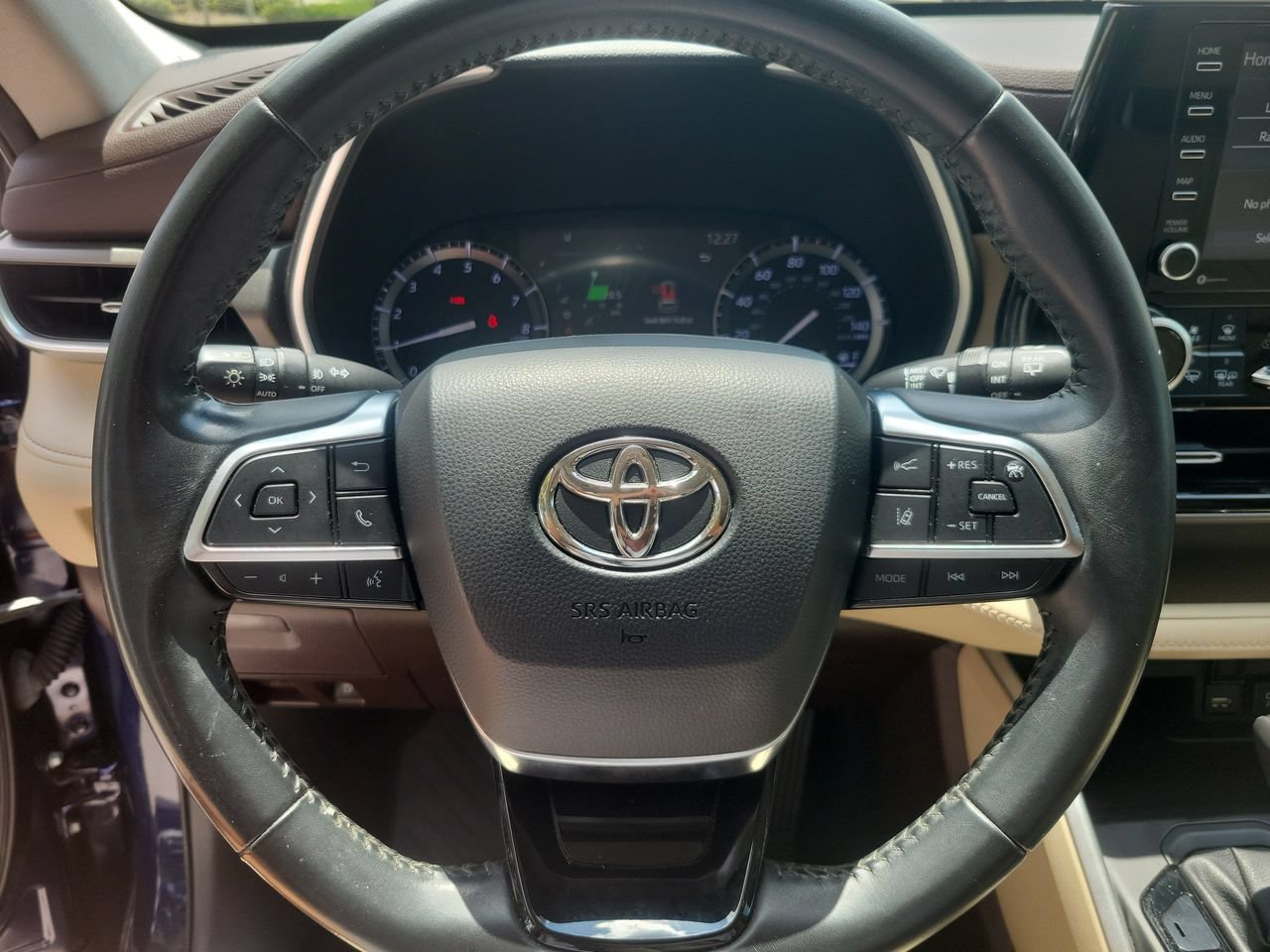 Used 2021 Toyota Highlander XLE FWD image 19